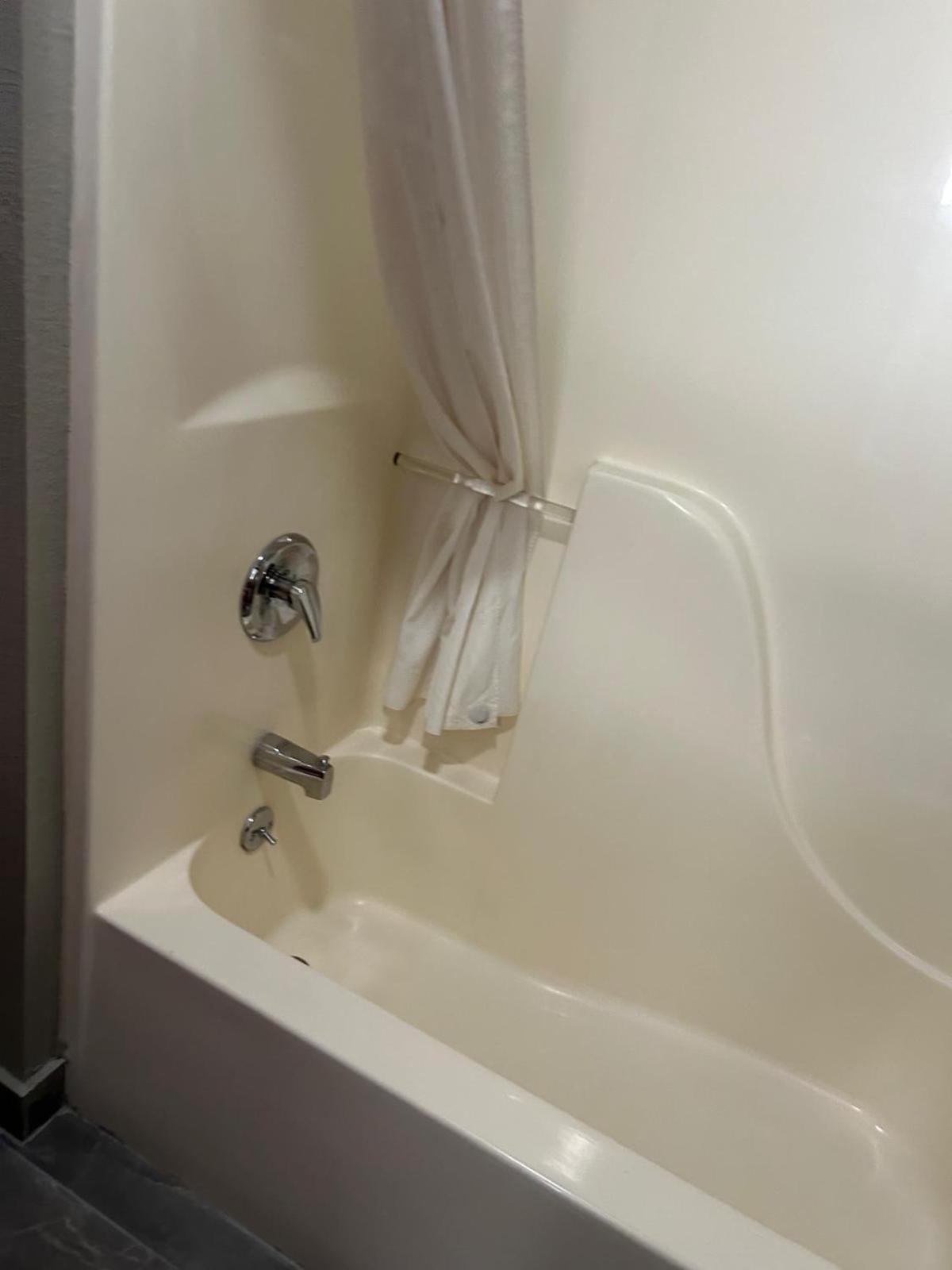 Super 8 By Wyndham Hotel 2*